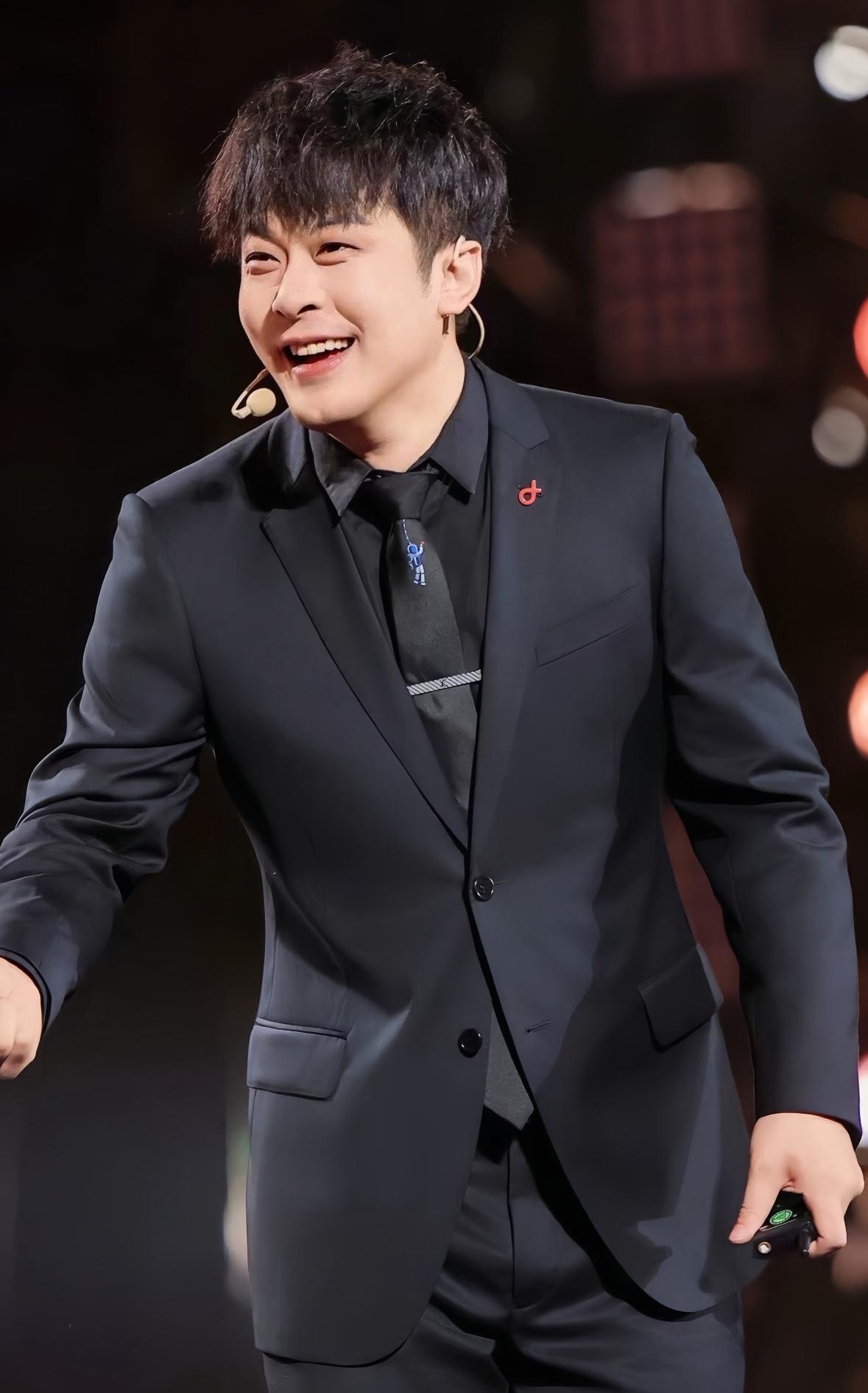 曝辛巴出走香港被带走，面临多项指控，知情人曝问题性质很严重