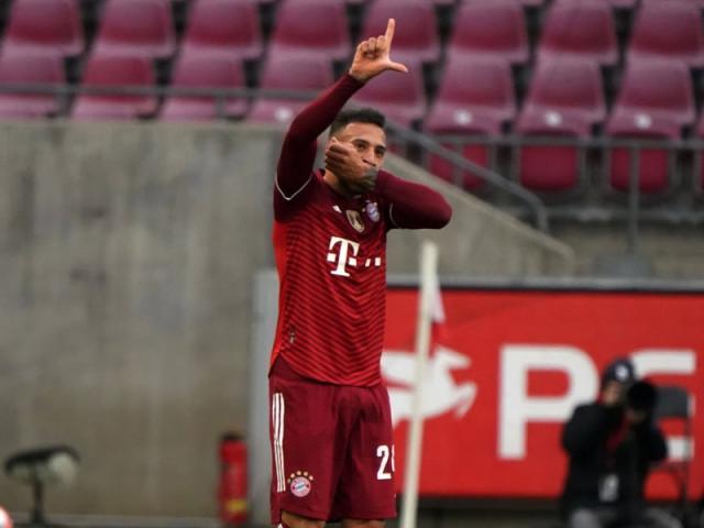 1642328221483009414.jpg 开云体育app下载-莱万戴帽竟被抢了风头?拜仁高价冗员打出了翻身仗