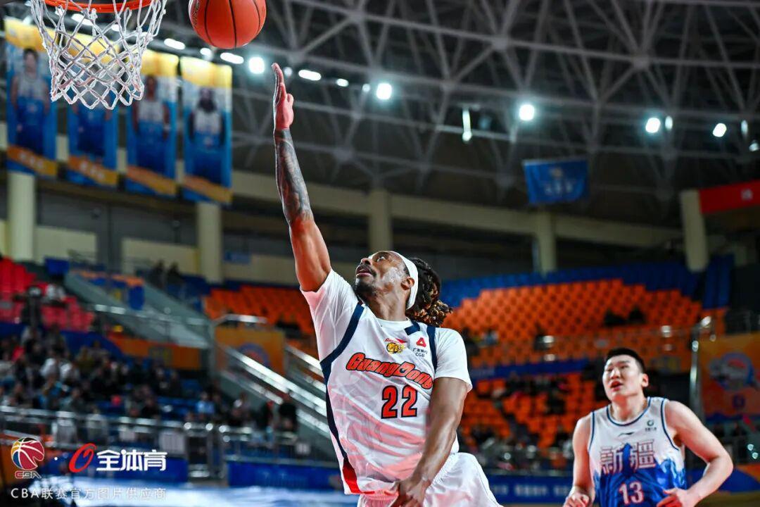 开云体育官方网站-下半场进攻乏力，华南虎客场憾负新疆